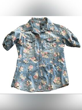Love Always Floral Denim Button-Up Shirt Light Wash Blue Jean Top Small